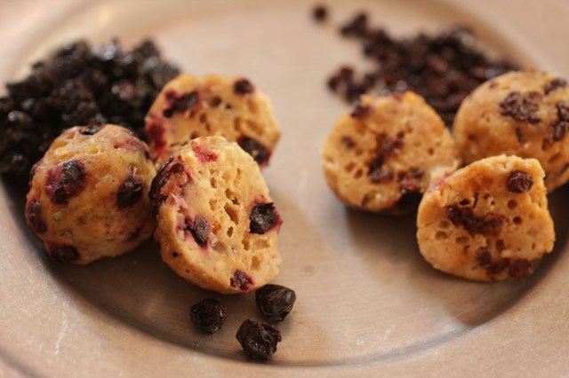 New College Puddings using Blackcurrants (left) and Zante Currants (right). Which is more accurate?