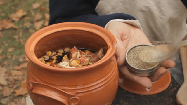 Baked Beans (Time 0_04_15;28)