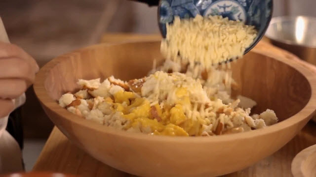 Bread Stuffing (Time 0_01_14;00)