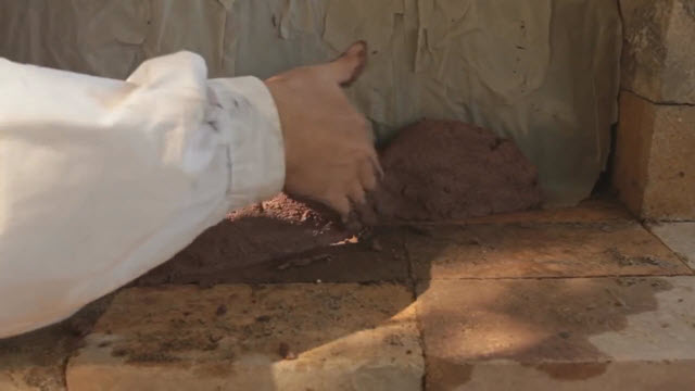 Build Earthen Oven (Time 0_05_27;15)