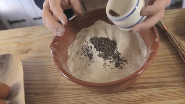 Simple Biscuits (Time 0_01_56;22)