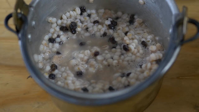 Gruel (Time 0_01_35;02)